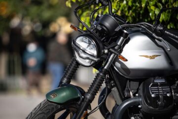 Moto Guzzi V7 Stone centenario