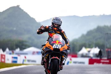 Oliveira vince sul bagnato nel MotoGP in Indonesia