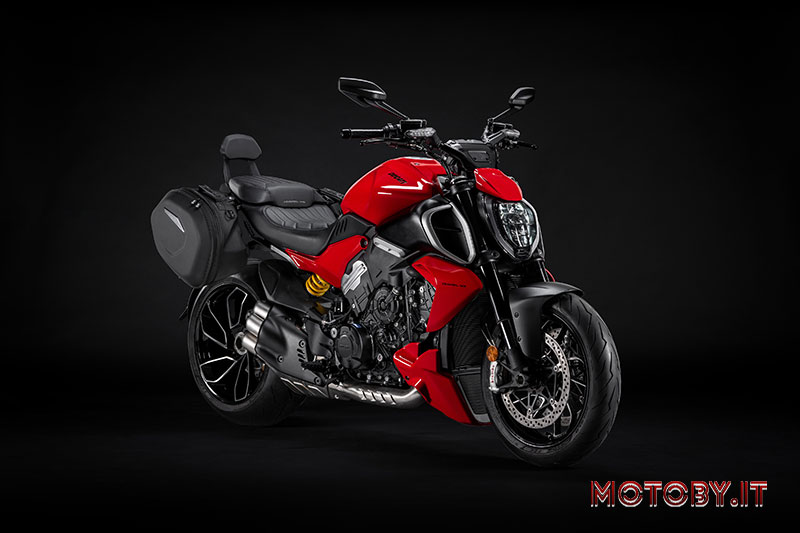 Ducati Performance Diavel V4 rosso